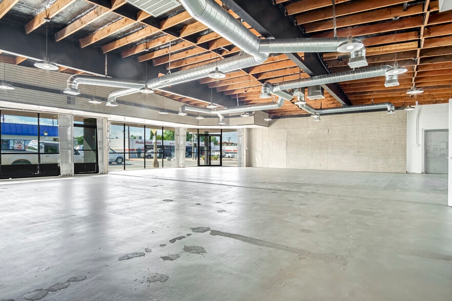 More Photos Of 901 N Maclay Ave, San Fernando Freestanding For Lease