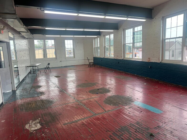 More Photos Of 4001 Falls Rd, Baltimore Freestanding For Lease