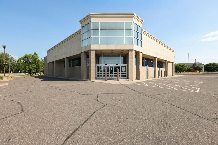 More Photos Of 600 County Road 10 NE, Blaine Drugstore For Lease