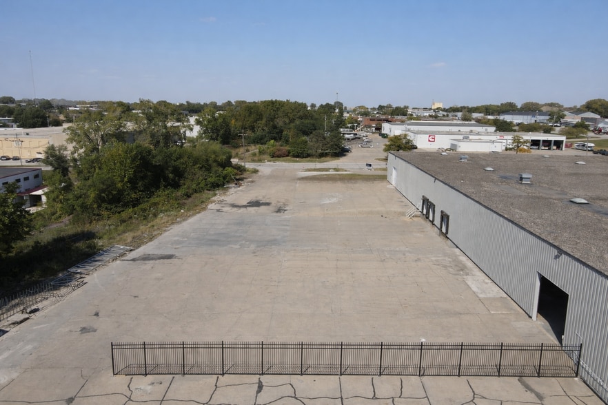 More Photos Of 1675 NE 51st Ave, Des Moines Warehouse For Lease