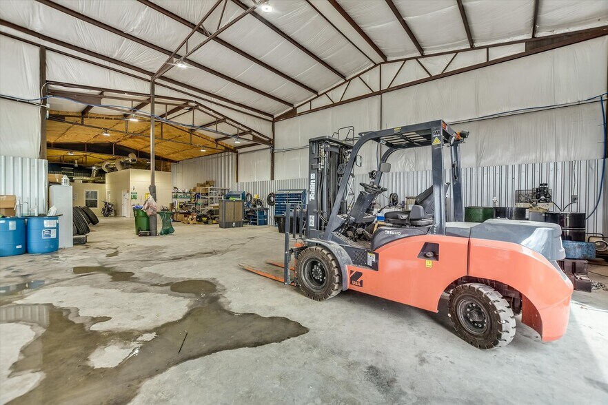 More Photos Of 204 FM 696, Elgin Light Manufacturing For Sale