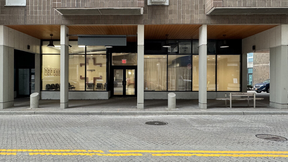 Primary Photo Of 520 Main St, New York Storefront Retail Office For Lease