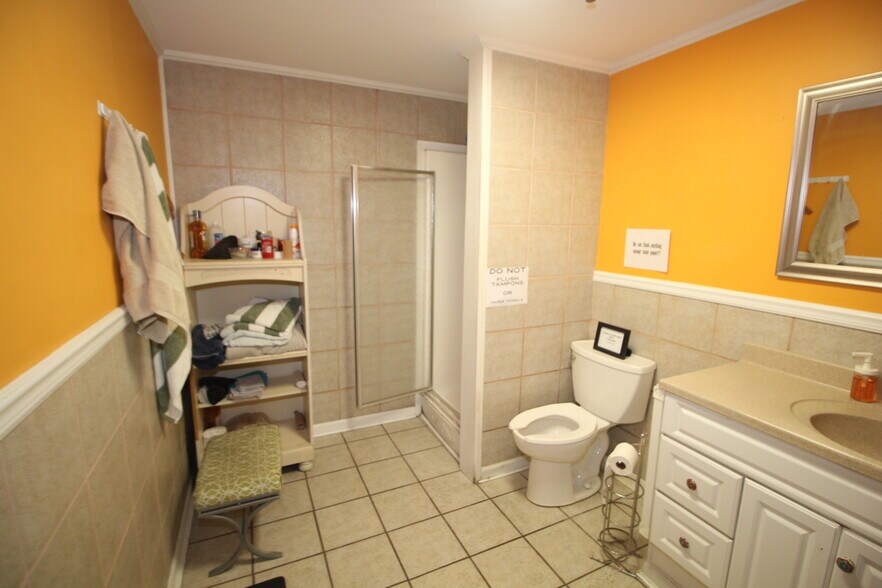 More Photos Of 121 Friends Ln, Newtown Medical For Sale
