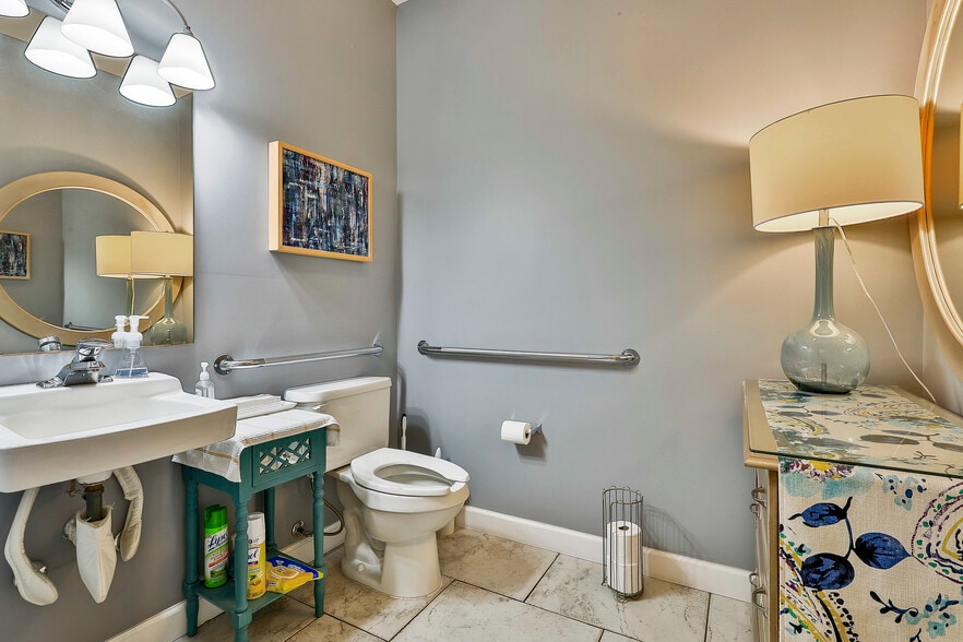 More Photos Of 500 W Lanier Ave, Fayetteville Office For Sale