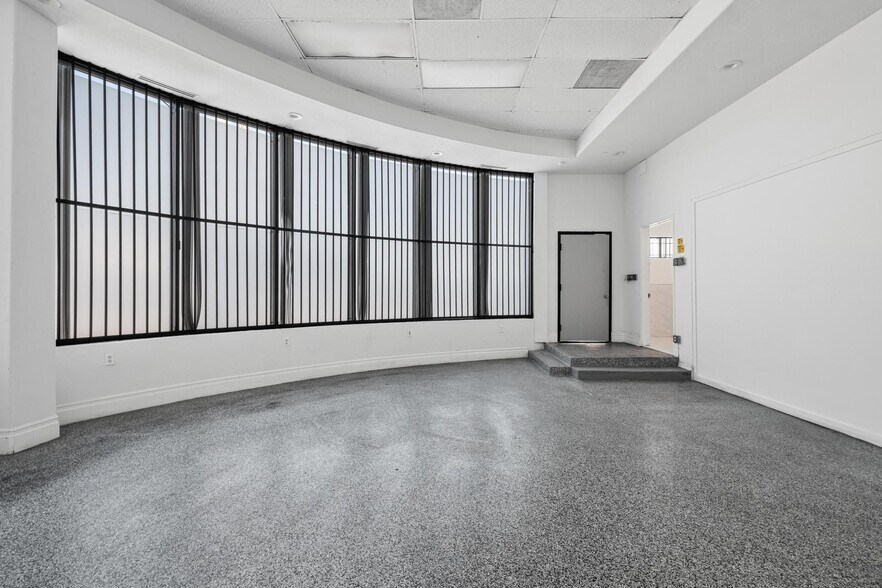 More Photos Of 18750 Crenshaw Blvd, Torrance General Retail For Sale