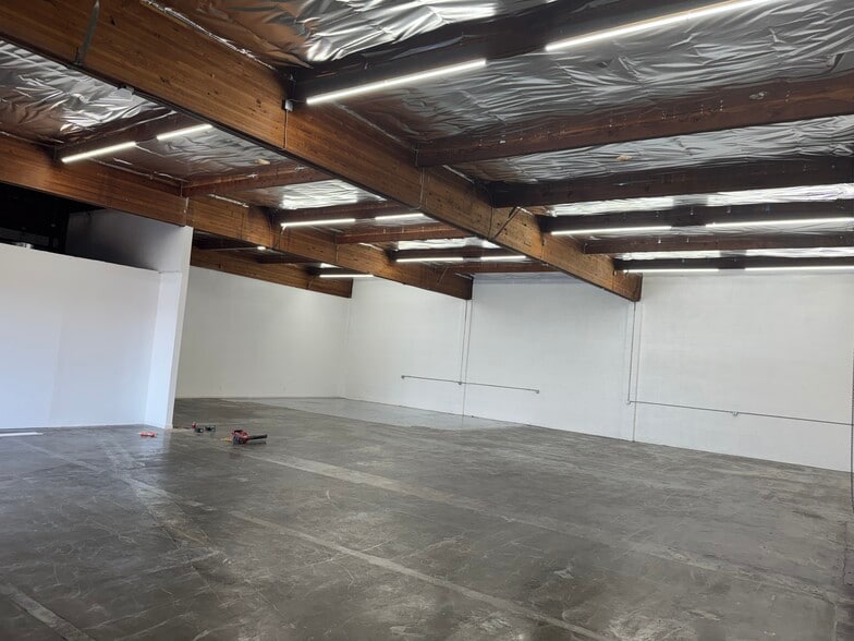 More Photos Of 9830 San Fernando Rd, Pacoima Warehouse For Lease