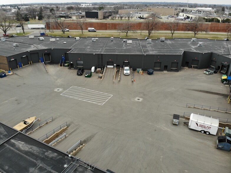 More Photos Of 9201 E Bloomington Fwy, Bloomington Distribution For Lease