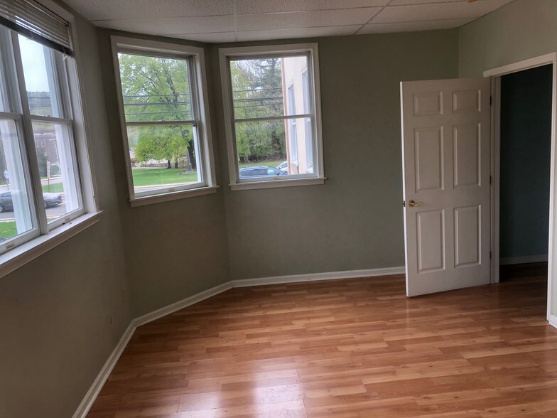 More Photos Of 400 S Main St, Wharton Medical For Sale
