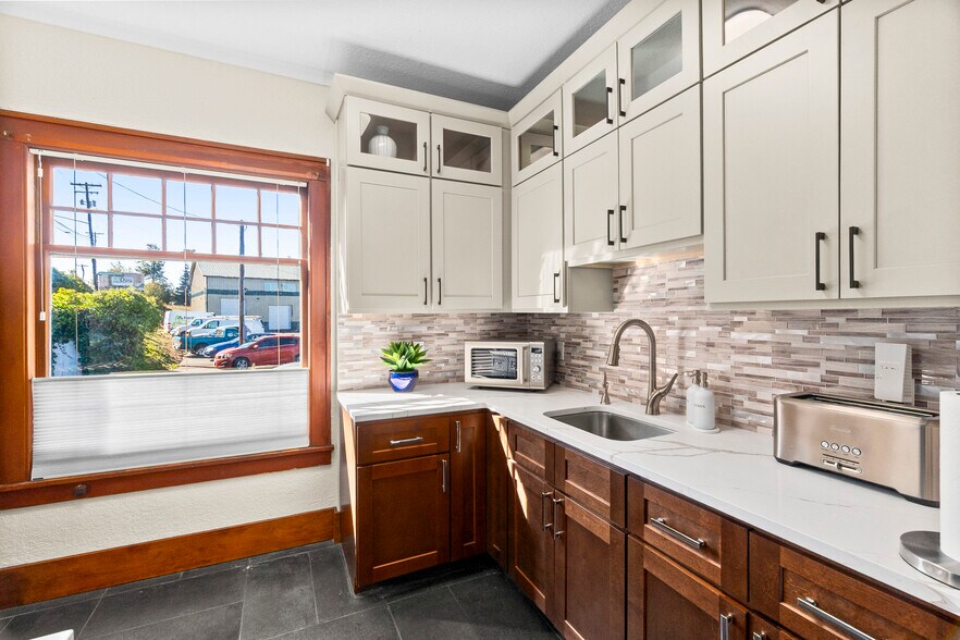 More Photos Of 1579 N National Ave, Chehalis Industrial For Sale