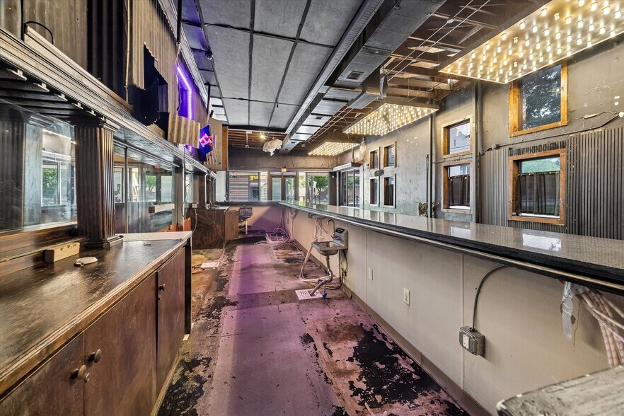 More Photos Of 4218 Washington Ave, Houston Bar For Sale