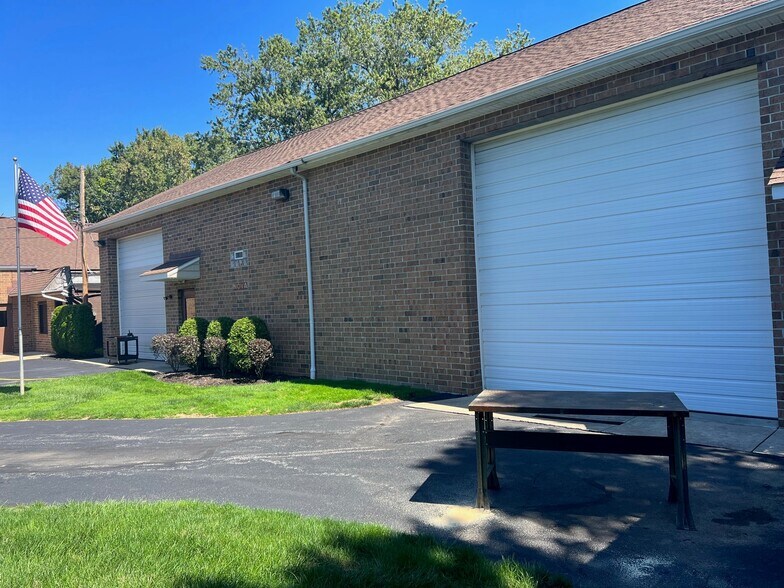 More Photos Of 1419-1453 E 328th St, Eastlake Warehouse For Lease