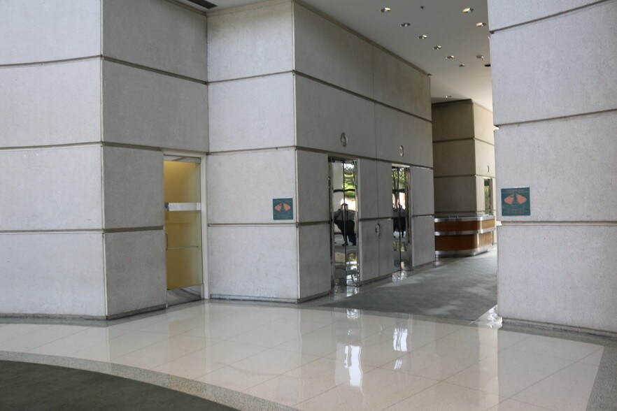 More Photos Of 12400 Wilshire Blvd, Los Angeles Office For Lease