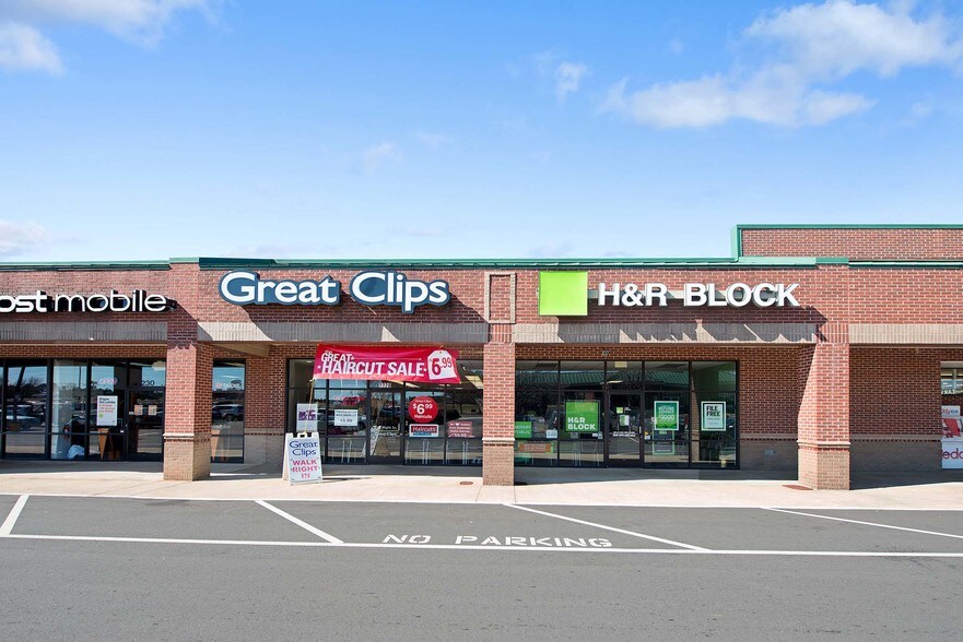 More Photos Of 2224-2274 Jefferson Davis Hwy, Sanford Storefront For Lease