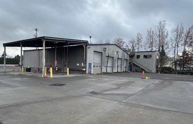 More Photos Of 110 N Marine Dr, Portland Truck Terminal For Lease