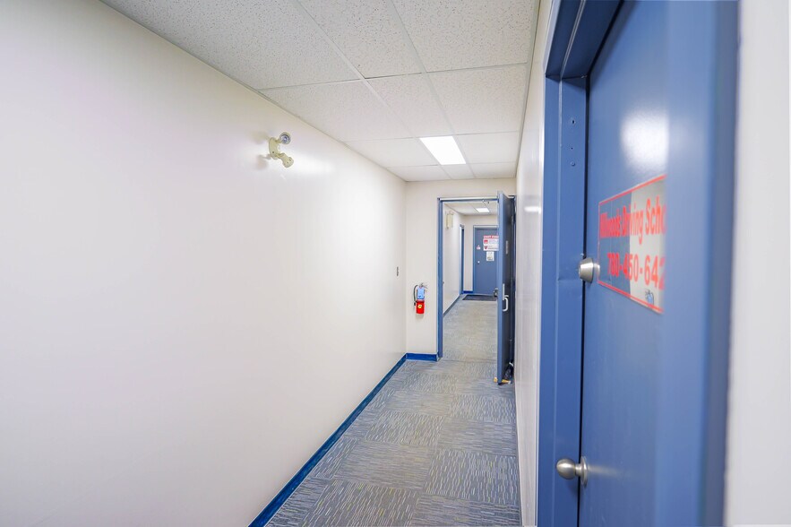 More Photos Of 3460 93 St NW, Edmonton Office For Lease