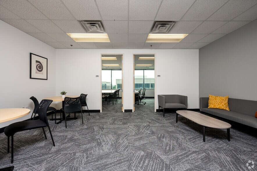 More Photos Of 450 E 96th St, Indianapolis Coworking Space