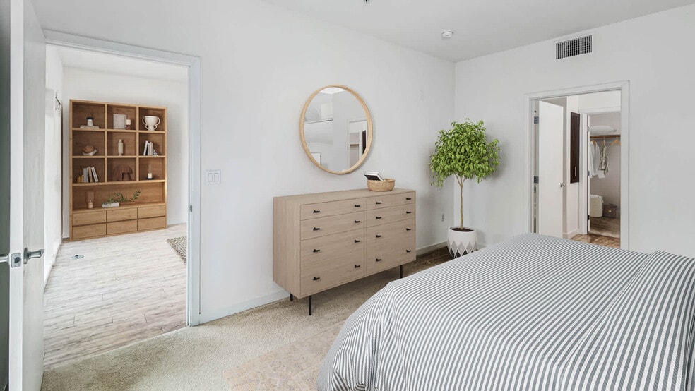 More Photos Of 1333 Powell St, Emeryville Apartments For Lease