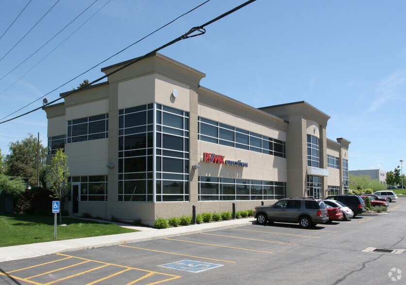 More Photos Of 5202 S Freeway Park Dr, Riverdale Office For Lease