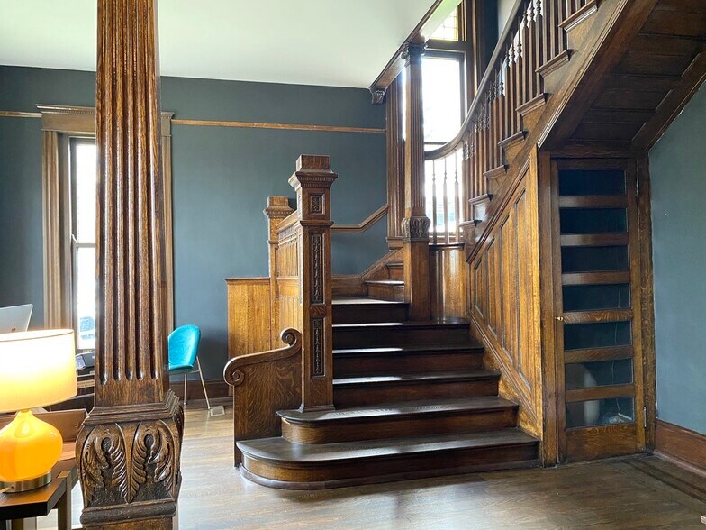 More Photos Of 311 22nd Ave N, Nashville Office Residential For Sale