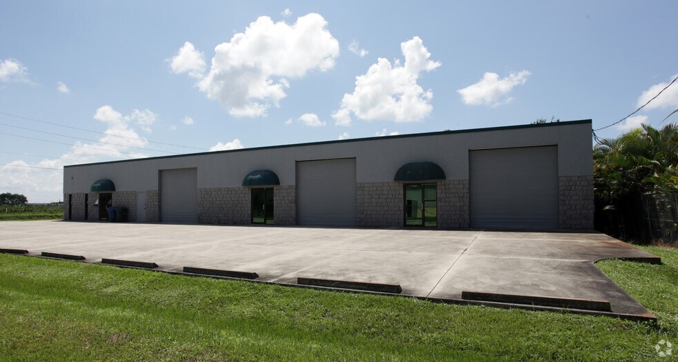 More Photos Of 3056 Palm Ave, Fort Myers Warehouse For Lease