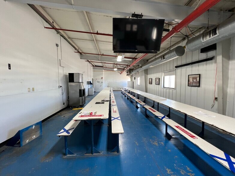 More Photos Of 831 S Columbus Ave, Newton Manufacturing For Sale
