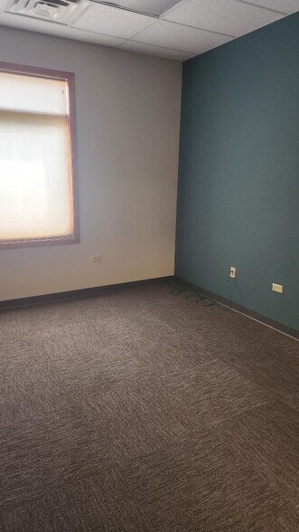 More Photos Of 1880-1888 E Fabyan Pky, Batavia Light Manufacturing For Lease