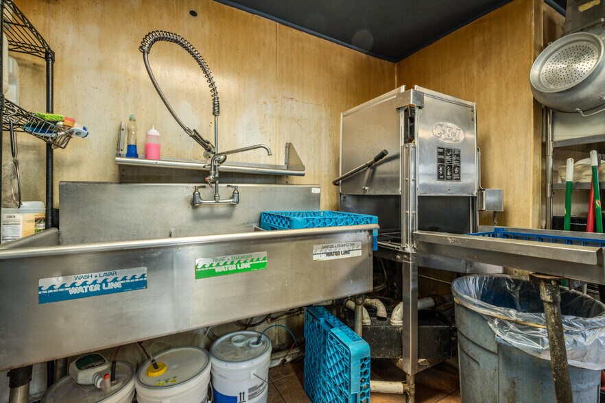 More Photos Of 637 S Commerce Ave, Sebring Restaurant For Sale