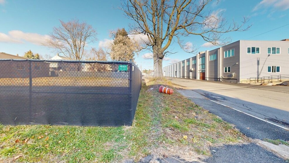 More Photos Of 17 Erie St, Albany Warehouse For Lease