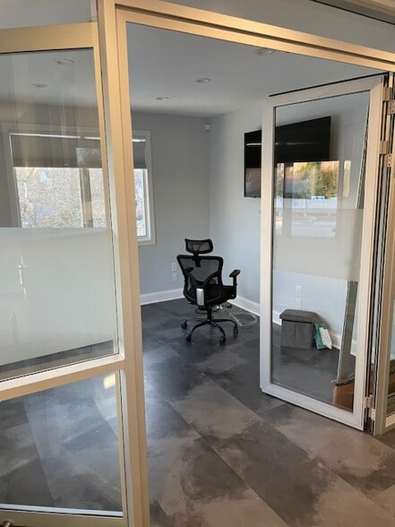 More Photos Of 3936 Amboy Rd, Staten Island Medical For Sale