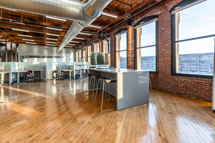 More Photos Of 1 Union St, Lawrence Office For Lease