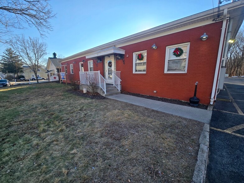 More Photos Of 48 School St, Lincoln Restaurant For Sale