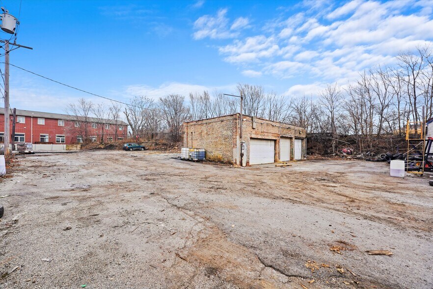 More Photos Of 2500 W 36th St, Chicago Warehouse For Sale