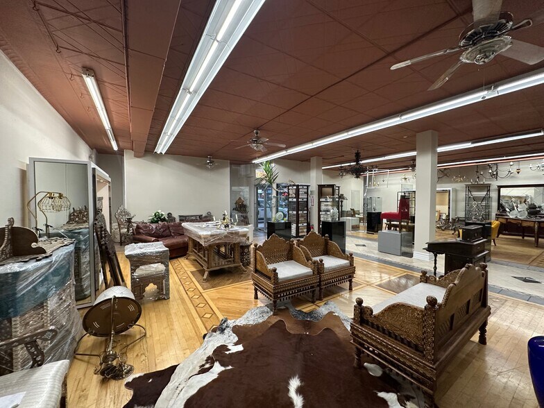 More Photos Of 8037 N Milwaukee Ave, Niles Storefront For Sale