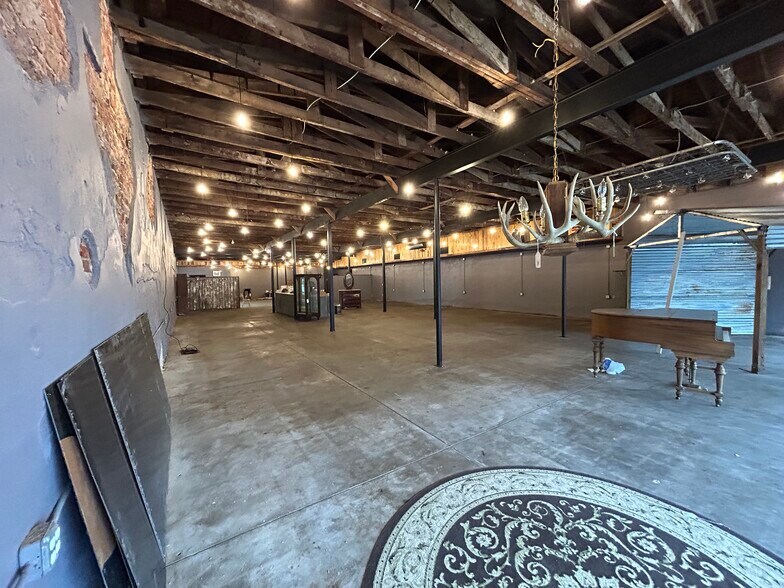 More Photos Of 105 S Main St, Quitman Storefront Retail Office For Sale