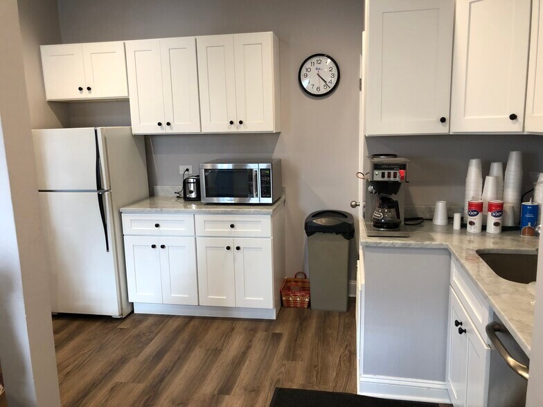 More Photos Of 928 W Diversey Pky, Chicago Storefront For Lease