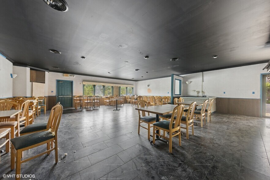 More Photos Of 835 S River St, Aurora Restaurant For Sale