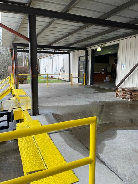 More Photos Of 3045 Union Rd, White House Warehouse For Lease