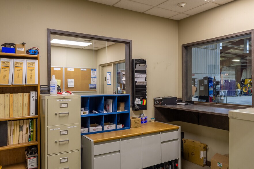 More Photos Of 3860 Helberg Dr, Helena Service For Lease