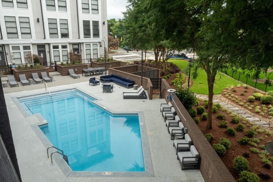 More Photos Of 810 E 7th St, Charlotte Apartments For Lease