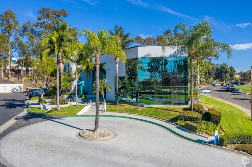 More Photos Of 16955 Via del Campo, San Diego Office For Lease