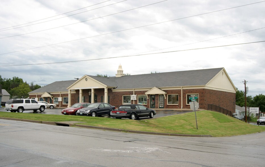 Primary Photo Of 519 SW 3rd St, Lee's Summit Medical For Lease