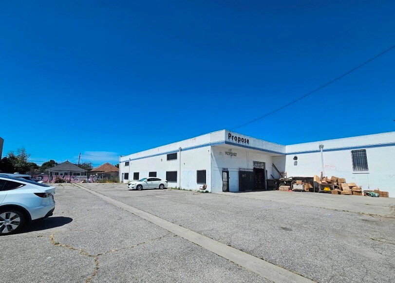More Photos Of 516 E Jefferson Blvd, Los Angeles Warehouse For Sale