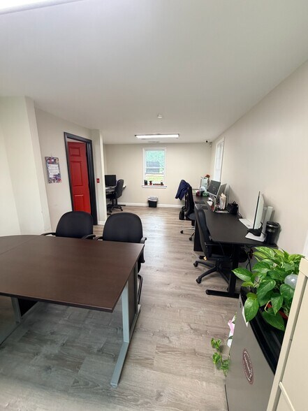 More Photos Of 1052 Powder Springs Rd SW, Marietta Office Residential For Lease