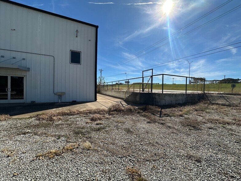 More Photos Of 3015 Burleson Blvd, Burleson Warehouse For Sale