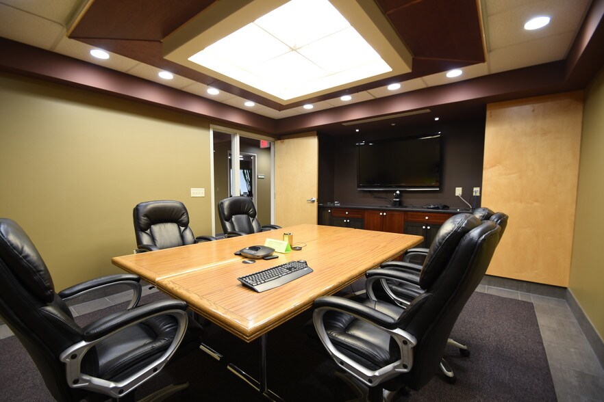 More Photos Of 1402 43rd St S, Fargo Office For Lease