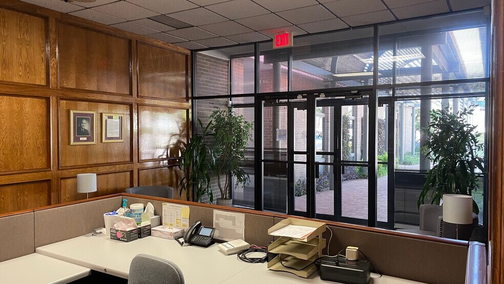 More Photos Of 2801 S Interstate 35 S, Austin Loft Creative Space For Lease