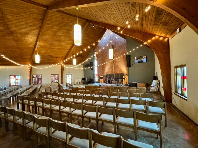 More Photos Of 2015 E Main St, Gas City Flex For Sale