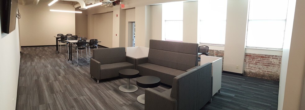 More Photos Of 333 N Alabama St, Indianapolis Office For Lease