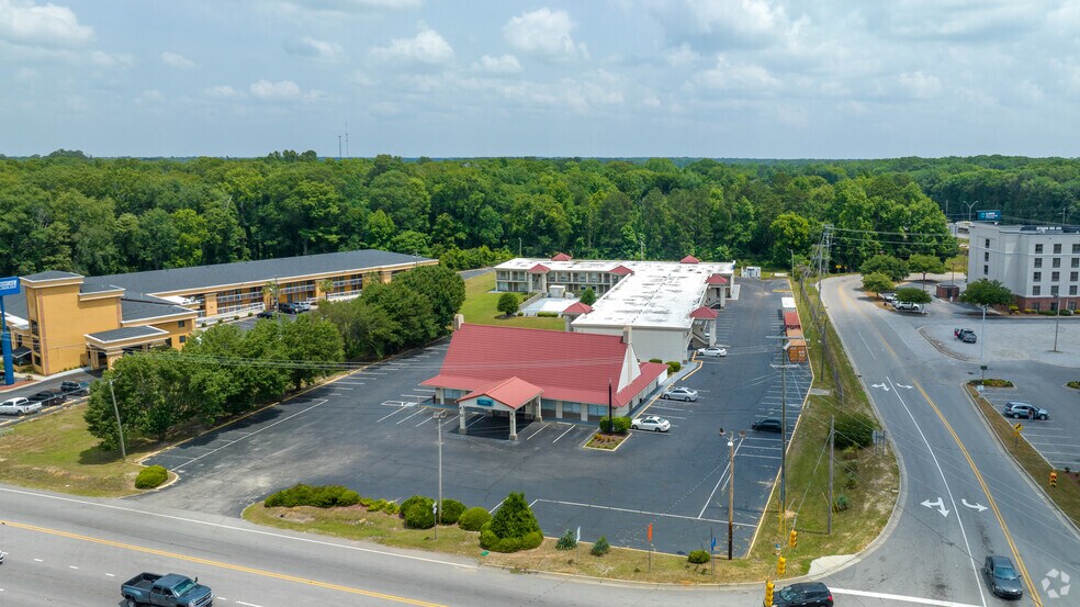 More Photos Of 3030 N Roberts Ave, Lumberton Hotel For Sale