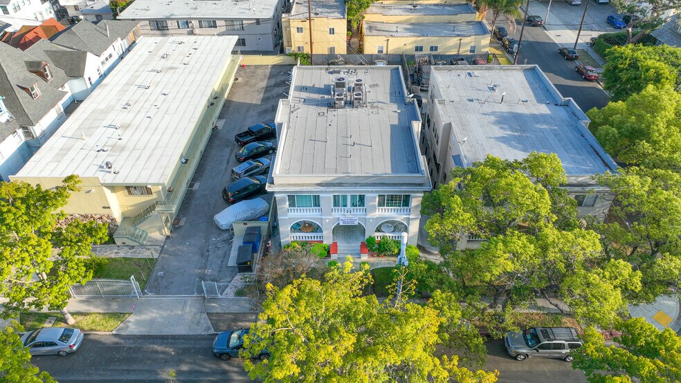 More Photos Of 1220 W 27th St, Los Angeles Dormitory For Sale